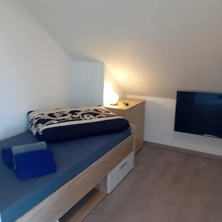 Zur Weissen Taube Haus 2 Grosse Monteurs Und Handwerkerwohnung Nahe Berlin Und Brandenburg 아파트