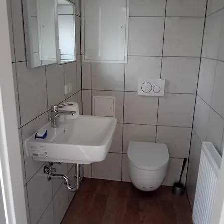 Zur Weissen Taube Haus 2 Grosse Monteurs Und Handwerkerwohnung Nahe Berlin Und Brandenburg 아파트 비리츠