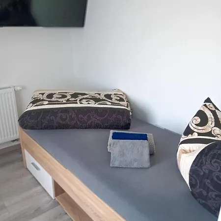 Zur Weissen Taube Haus 2 Große Monteurs Und Handwerkerwohnung Nahe Berlin Und Brandenburg Apartment *