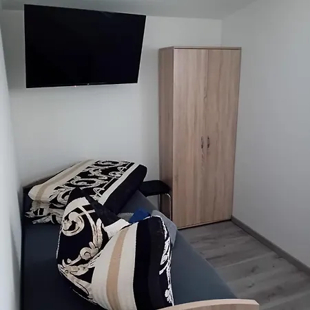 Zur Weissen Taube Haus 2 Große Monteurs Und Handwerkerwohnung Nahe Berlin Und Brandenburg Apartment *