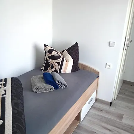Zur Weissen Taube Haus 2 Große Monteurs Und Handwerkerwohnung Nahe Berlin Und Brandenburg Apartment