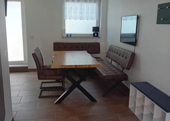 Zur Weissen Taube Haus 2 Grosse Monteurs Und Handwerkerwohnung Nahe Berlin Und Brandenburg بيليتس