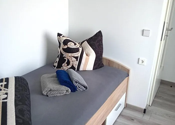 Zur Weissen Taube Haus 2 Grosse Monteurs Und Handwerkerwohnung Nahe Berlin Und Brandenburg Apartment